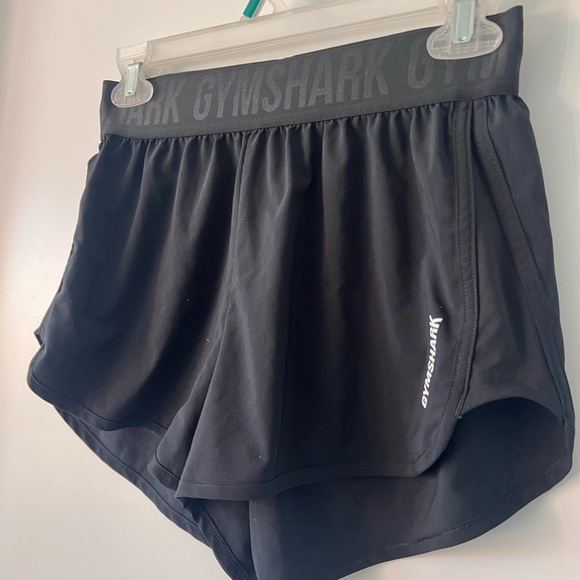 Gymshark Training Loose Fit Shorts - Picture 2 of 3